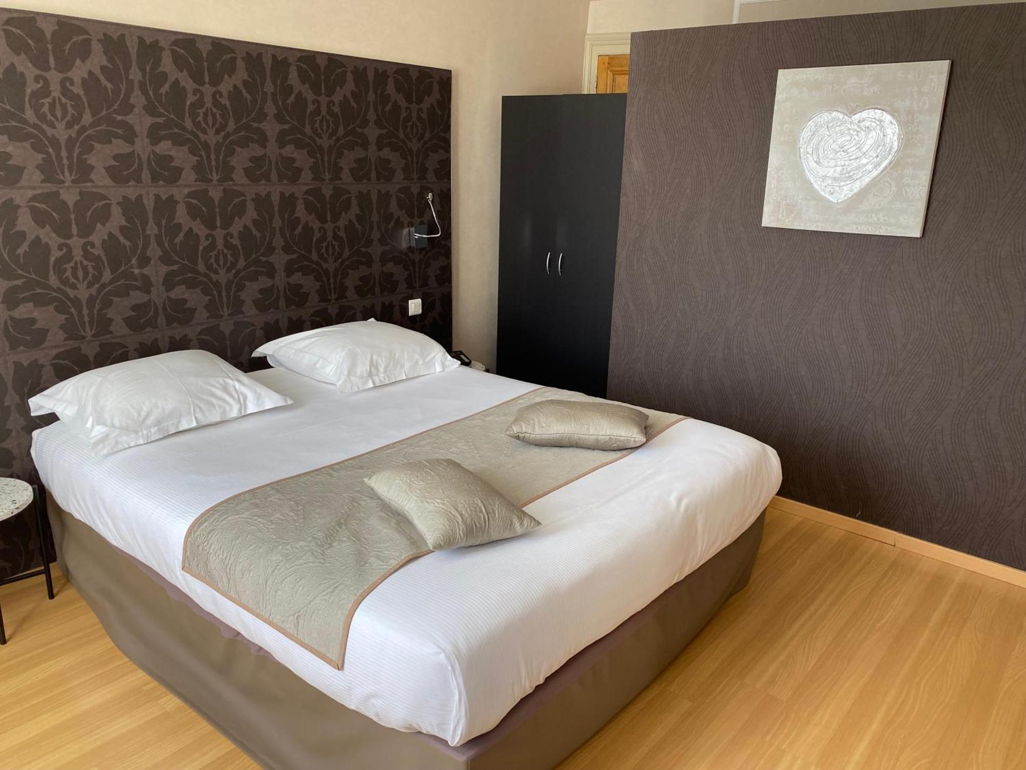 Hotel Saint-Pierre Понтарлие Екстериор снимка