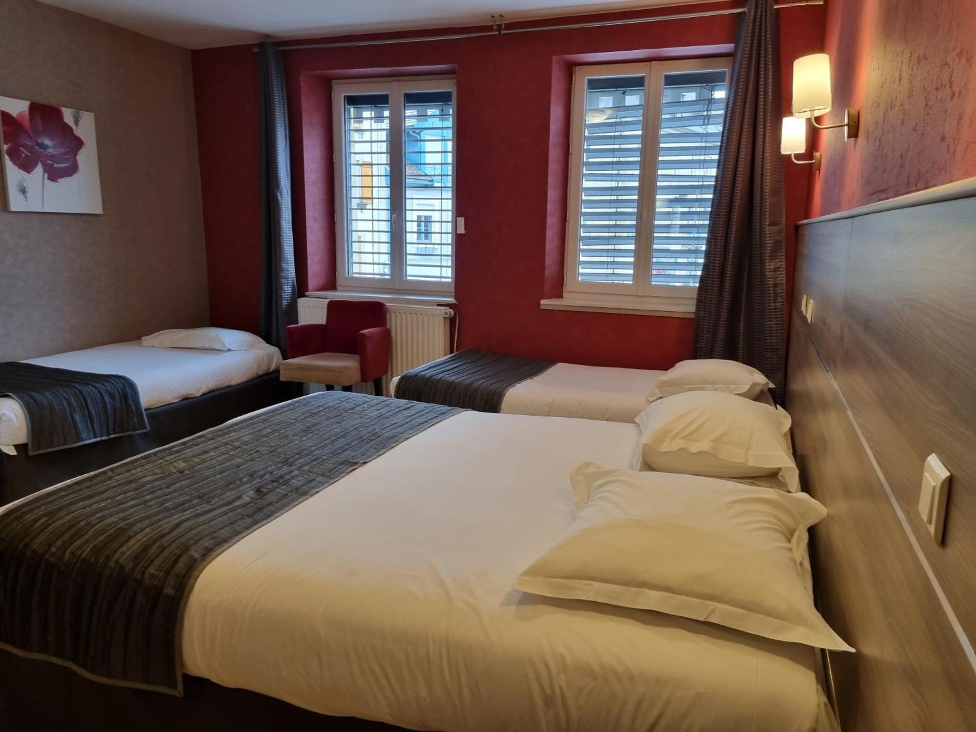 Hotel Saint-Pierre Понтарлие Екстериор снимка